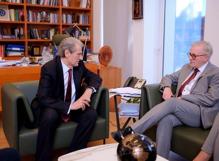 Berisha pret eurodeputetin Gahler: AKSHI, më e rëndë se “afera Epstein”  