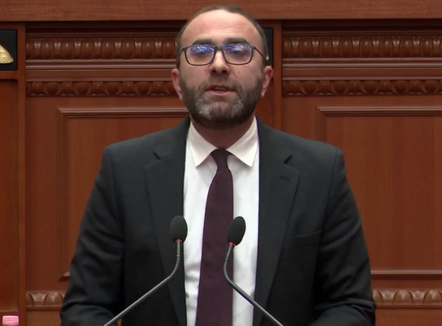 Bardhi replikon me Ballën: Jep leksione për ndarje pushtetesh ti që i bëje presion SPAK-ut për babanë e Suel Çelës!