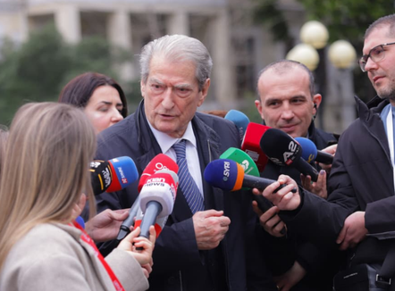 Berisha tregon pse nuk u takua me McAllister-in, ja si i përgjigjet deklaratës kundër protestave të dhunshme