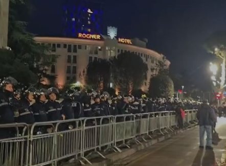Protesta e opozitës, “blindohet” Kryeministria 