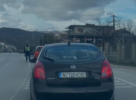 Fluks në aksin Maliq - Moglicë, policia postbllok: Nuk lejohen kamionët