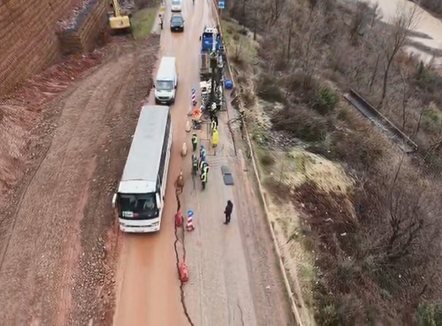 Rrezikohet shembja e urës, ndalohet qarkullimi për të gjitha mjetet në rrugën Librazhd-Pogradec
