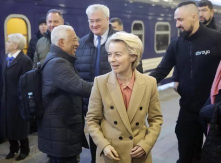 4 vite luftë, Von der Leyen nga Kievi: Paqja do të vendoset sipas kushteve të Ukrainës