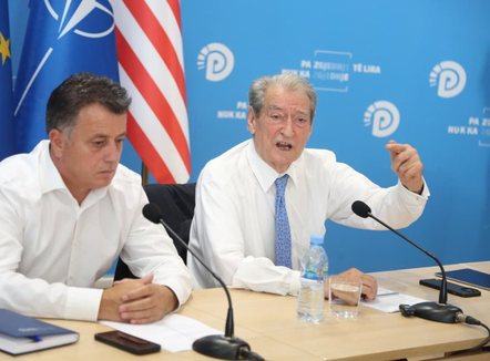  “Berisha nuk ua pranon dorëheqjen deputetëve demokratë”, gazetari zbulon prapaskenat brenda selisë blu