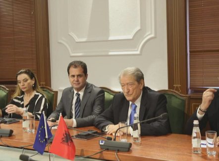 Ligji i financimit të partive, Berisha me delegacionin e “Venecias”: Nuk ka draft të rakorduar me PS