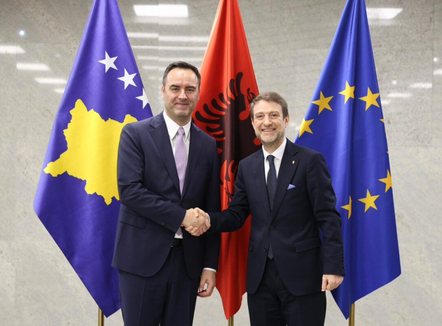 Ferit Hoxha takohet sot me Albin Kurtin dhe drejtues të partive në Kosovë, vizitë edhe në bazën e KFOR-it