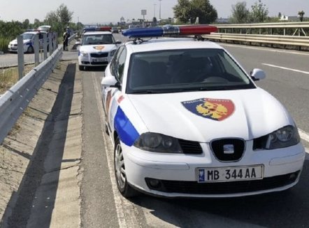 Sapo kishte dalë nga mjeti, makina përplas për vdekje 62-vjeçarin. Arrestohet në flagrancë shoferi