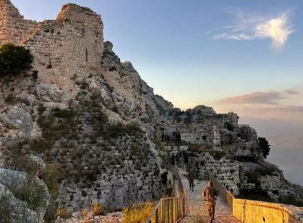 Izraeli zgjeron ofensivën tokësore, pushton një kështjellë në Liban