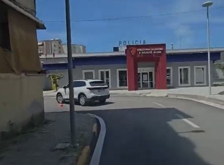 Pas pezullimit të Elidon Çelës, Skënder Hita mbërrin në Vlorë, pritet emërimi i drejtorit të ri të Policisë