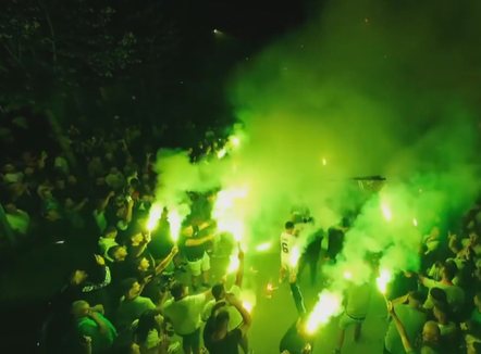 Kampionë të Shqipërisë, Rrogozhina në festë. Tifozët presin skuadrën me fishekzjarre