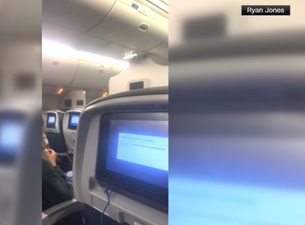 Avioni kthehet në aeroport, momente paniku në fluturim, bluetooth-i “bombë” lidhet