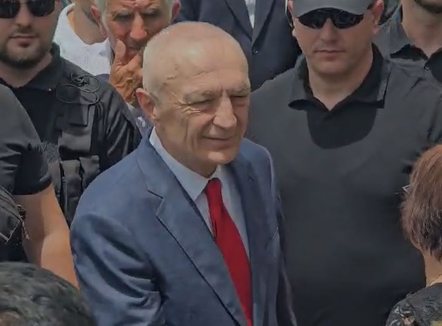 Ilir Meta i jep lamtumirën e fundit të atit, nën masa të rrepta sigurie