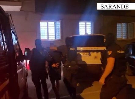 Eksploziv makinës në Sarandë, arrestohet 21-vjeçari