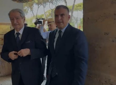 Berisha i shkon për ngushëllim Metës për humbjen e babait