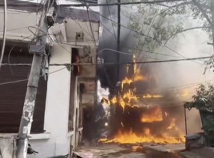 Zjarr i përmasave të mëdha në Nju Delhi, mbi 21 viktima