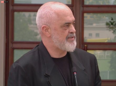 “Për çfarë na duhen resortet luksoze?”, Rama: Të rinjtë mund të pyesin ChatGPT çfarë sjellin në ekonomi