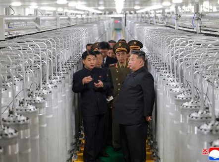 Kim Jong Un inspekton centralin e ri bërthamor, planifikon rritje ekspondenciale të prodhimit 