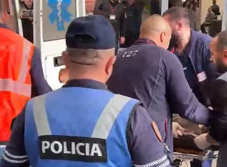 U dërgua me helikopter në spital, autori i ngjarjes në Maliq ka marrë 4 plumba 