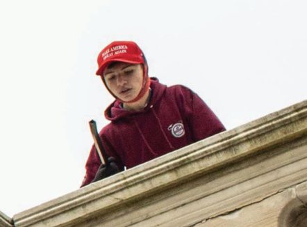 Mori pjesë gjatë sulmit në Capitol, Trump e punëson në Pentagon, pakënaqësi në departament