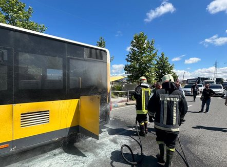 Merr flakë autobusi në Durrës 
