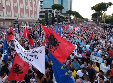 Mbahet protesta e pestë nga qytetarët para Kryeministrisë