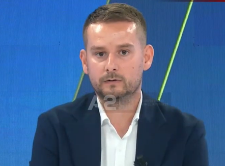 “Makina e policisë u prish rrugës, 6 efektivë shkuan me këmbë drejt stanit”, gazetari zbardh detaje nga operacioni ku u vra polici