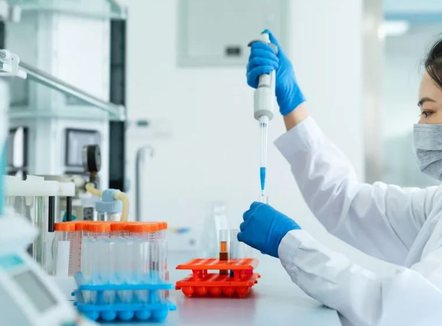 Krijohet vaksina e parë në botë nga Inteligjenca artificiale kundër koronaviruseve