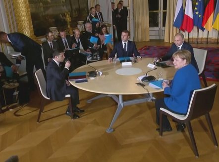 Takimi në një bazë ushtarake amerikane, Zelenski i shkruan letër Putinit: Më dil përballë dhe mbyllim luftën