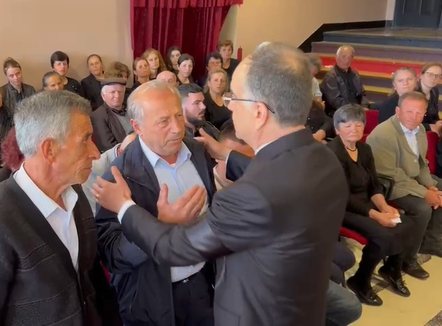 “Gjejini rrënjët krimit se po na vrisni”, familjarët e efektivit të rënë në krye të detyrës i kërkojnë llogari Begajt