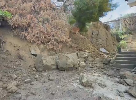 Ndodhi ajo që pritej! Kodra e Currilave rrëshqet dhe dëmton godinat