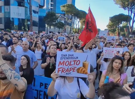 Të rinjtë në shesh, Berisha: Mbështesim plotësisht protestën e qytetarëve