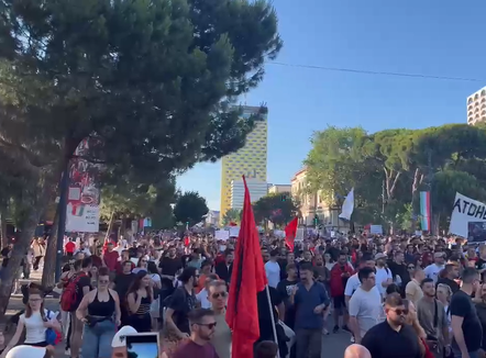 Dita e gjashtë e protestës, qytetarët marshojnë drejt Kryeministrisë. Rama takim me banorët e Zvërnecit në Vlorë