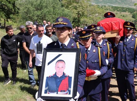 Lamtumirë heroi ynë!