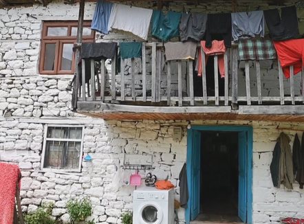 Pasojat e shpopullimit, Llënga 4-shekullore tashmë ka mbetur me 4 shtëpi