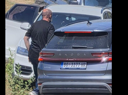  Balla publikon foton: Makinat me targa serbe pse duhet të jenë në protestë?!