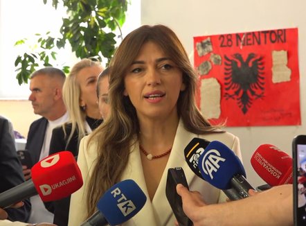 “Qytetarë, dilni dhe votoni!” Ushtruesja e detyrës së presidentit: Maturi, respekt dhe dashuri