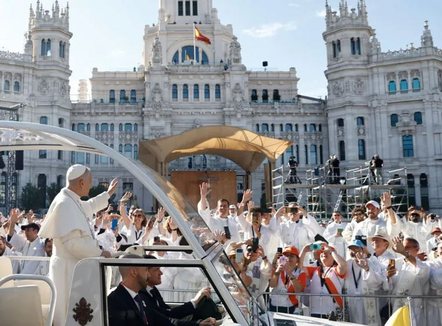 Papa në Madrid, mbi 1 milion besimtarë mbushën rrugët