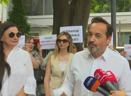 Koalicioni Pro Familje, kërkesë Ministrisë së Shëndetësisë: Anuloni urdhrin për terapitë hormonale