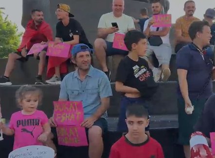 Vijojnë protestat në Vlorë, protestuesit: Më 13 qershor autobusë pafund me qytetarë drejt Tiranës