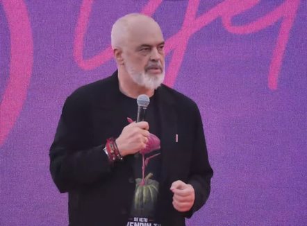 “Kush më quan tradhtar është i pafytyrë”, Rama u përgjigjet akuzave nga Shkodra 