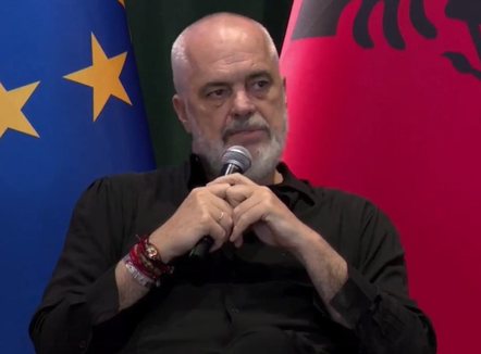 Rama me gazetarët e huaj: Kam njohur shijen e gjakut në protesta. Në bulevard u vranë 4 vetë