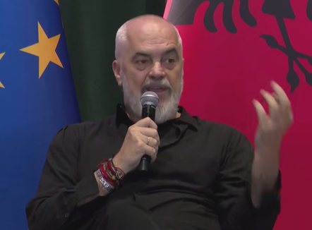 Rama debat me gazetaren rumune për Sazanin