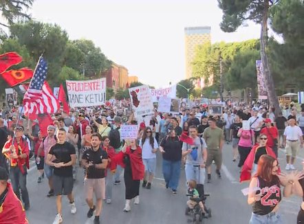 Dita 10 e protestës, qytetarët kërkojnë largimin e Ramës 