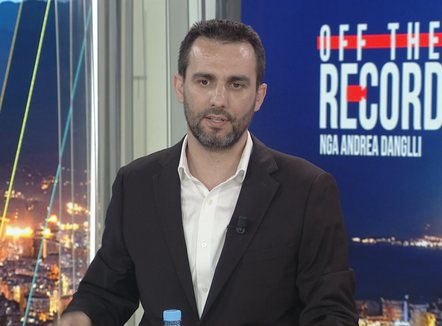 “Të protestohet vetëm me flamur kombëtar”, Lapaj: Vetëm protesta pa parti mund të na bashkojë