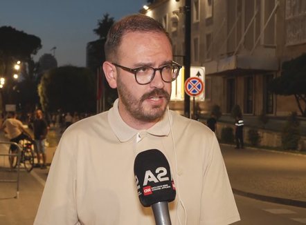 “Rama po hedh tezën e kolonializimit të Shqipërisë”, Laçi thirrje partive të vogla nga protesta: Mos u bëni si Rama dhe Berisha
