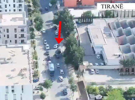 Goditet grupi kriminal që shiste armë dhe municion në Tiranë, arrestohen 4 persona, në kërkim 2 të tjerë