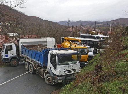 Kosovë, ngrihet aktakuzë ndaj gjashtë serbëve për barrikadat në veri