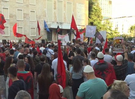 “Kuvend Kombëtar dhe të publikohen organizatorët”, çfarë kërkojnë protestuesit në ditën 11 të protestës