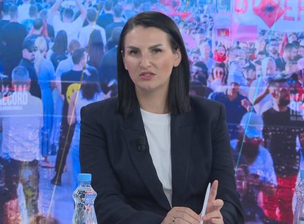 “Po na prishin punë me turizmin”, deputetja e PS, Gjuzi kritikon protestën: Nuk kanë as narrativë, as drejtim