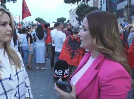 “Organizatorët e protestës janë vonë”, aktivistja live nga Bulevardi: Duhet një parti e re, shqiptarët t’i japin mundësinë